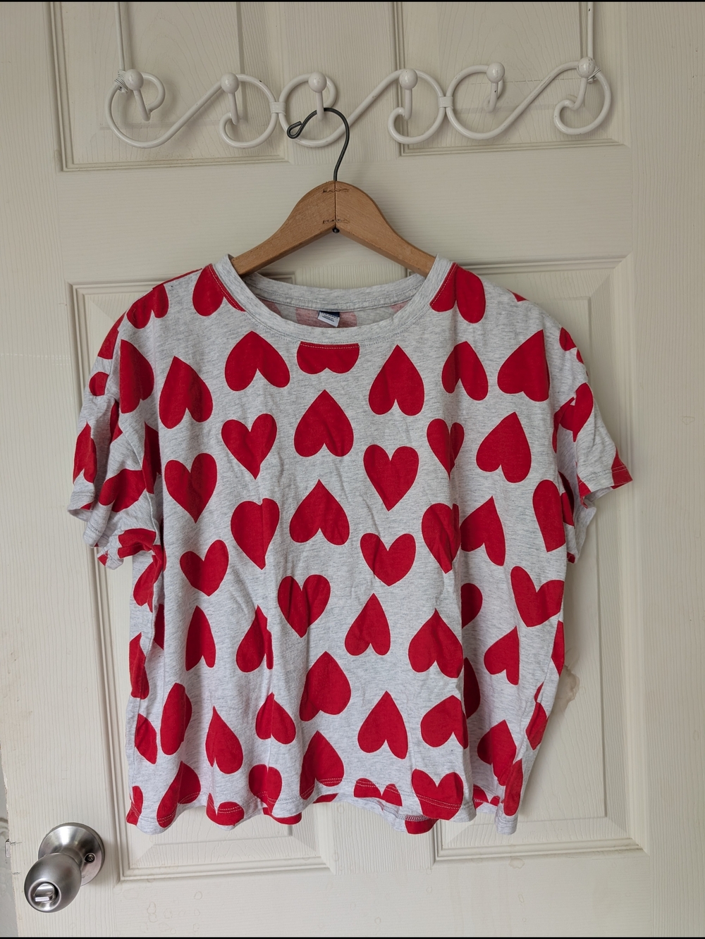 Old Navy Gray Tee with Red Hearts Medium
